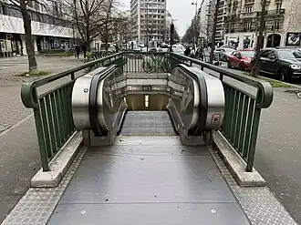 La sortie no&nbsp;2, « Rue Vasco-de-Gama ».