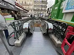 L'escalier mécanique de l'accès no&nbsp;2.