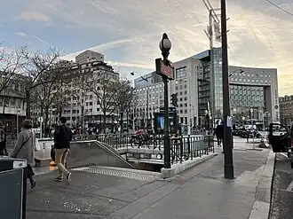 L'accès no&nbsp;3, « Boulevard Vincent-Auriol ».