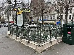 L'accès no&nbsp;3 « Rue d'Auteuil ».