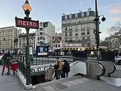 L'accès no&nbsp;1 « Place Édouard-Renard ».