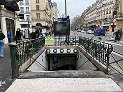 L'accès no&nbsp;5 « Rue Saint-Denis ».