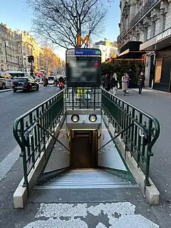 L'accès no&nbsp;3 « Boulevard du Montparnasse ».