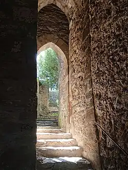 Photographie de l'escalier menant au passage.