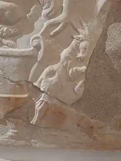 Chevreau debout, pied gauche du satyre.