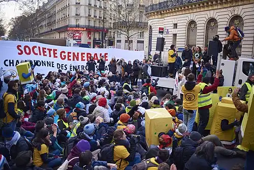 Opération "Nettoyage géant" à l'agence centrale de Paris le 14 décembre 2018