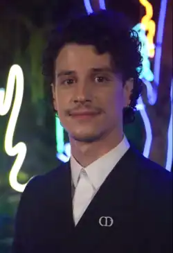 Description de l'image Adam DiMarco 2024 Emmys 01.png.