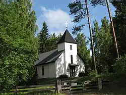 Église Saint-Alexandre et entrée de l'ancien cimetière de Aegviidu
