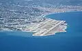 Aéroport de Nice-Côte d'Azur. Deuxième piste construite sur remblai.