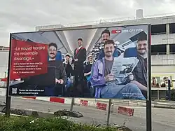 Photo d'une affiche en ville une publicité des CFF pour leur nouvel horaire en 2024, avec la présence dupliquée de Blaise Bersinger