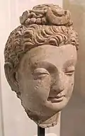 Bouddha. Hadda, Monastère de Tapa-i-Kafariha IIIe - IVe&nbsp;siècle. Stuc. Musée Guimet.