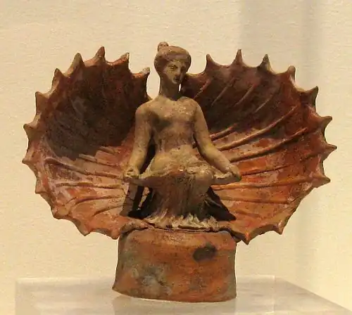 Terre-cuite, Aphrodite émergeant, vers -350