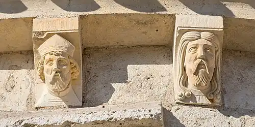 Modillons en façade.