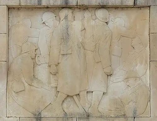Bas-relief de la partie gauche du monument
