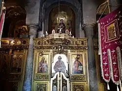 Le sanctuaire et l'iconostase.