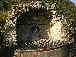 Fontaine, rue Robert-Weiss.