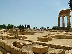Sanctuaire des divinités chthoniennes, près du temple des Dioscures.
