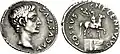 Denier commémoratif en l'honneur d'Agrippa émis par Cossus Cornelius Lentulus en 12 av. J.-C., année de la mort du général. Au revers, une statue équestre d'Agrippa.
