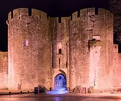 Porte de la Gardette, de nuit.