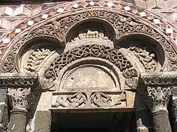 Église Saint-Michel d'Aiguilhe. Arc polylobé.