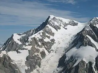 Vue du glacier de Bionnassay dominé par l'aiguille de Bionnassay.