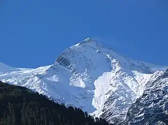 L'aiguille du Goûter depuis Les Houches au nord.
