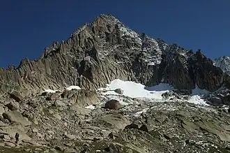 L'aiguille du Moine et le glacier à son pied.