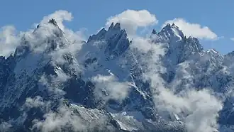 Vue des aiguilles de Chamonix depuis l'aiguille de l'Index dans les aiguilles Rouges