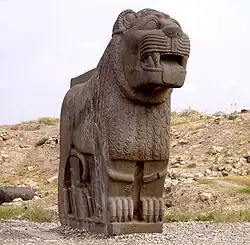 Statue de lion sur le site d'Ain Dara.