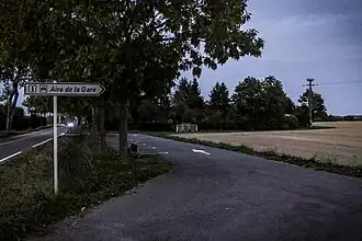 Aire de repos et de covoiturage sur la D632 située face à l'ancienne gare, nommée en référence à cette dernière.