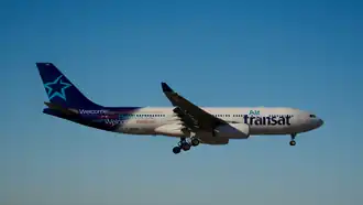 A330 d'Air Transat en fin de vol à l'aéroport de Montréal.