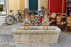 Fontaine des Deux Canons, rue Boulegon