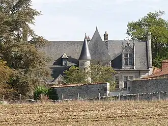 Le manoir, près de l'église