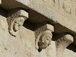 Modillons de la façade sud.