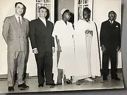 Photo de Alain Gandolfi le 18/02/1958 au cotés de Ahmadou Ahidjo