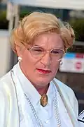Sosie de Robin Williams en costume de Madame Doubtfire, incarné par le Français Alain Robin.