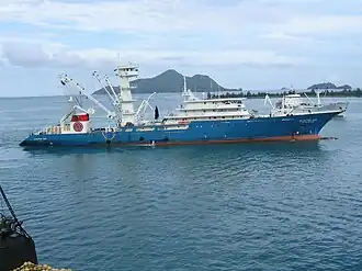 L’Albatun Dos, thonier senneur congélateur à Victoria (Seychelles).