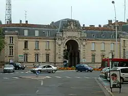 photographie de l'entrée de la gendarmerie
