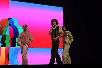 Albin Tingwall interprétant Done Getting Over You.