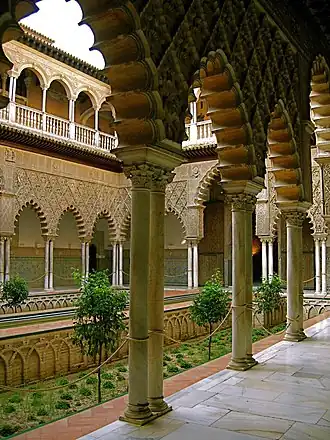 Patio de las Doncellas, Alcazar de Séville (Palais Omeyyades (914) remanié en profondeur par les Almohades (XIIe&nbsp;siècle))