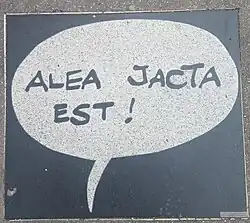 Bulle incrustée dans le trottoir.