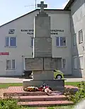 Monument dans le centre du village