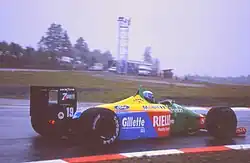 Vue de côté arrière de la Benetton B189 de Nannini