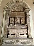 Tombeau de marbre à la basilique San Domenico (Bologne).