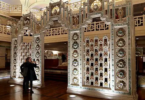 Alexandre Sandier, Portique, grès cérame, réalisé pour l’Exposition universelle de 1913 à Gand. Roubaix, La Piscine.