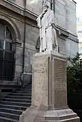 Statue d'Alfred Vulpian par Paul Richer, rue Antoine-Dubois à Paris.