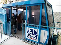 Une cabine au départ de la station aval du Hamma.