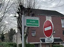 Photographie du panneau de l'allée Manouchian de Torcy.