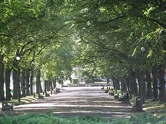 Une place en août 2011