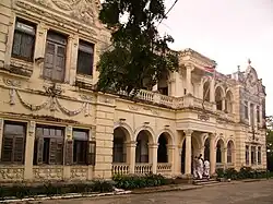 Entrée de la haute école privée Allidina Visram